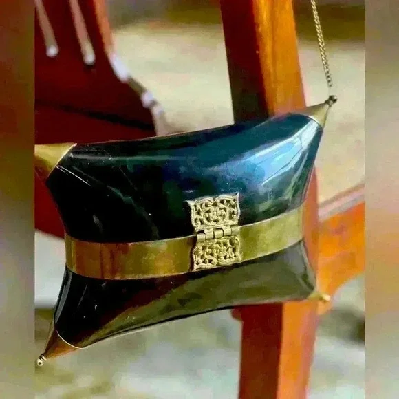 Vintage clutch gold and black purple velvet interior. Rare. Chain handle 18” - Picture 7 of 14